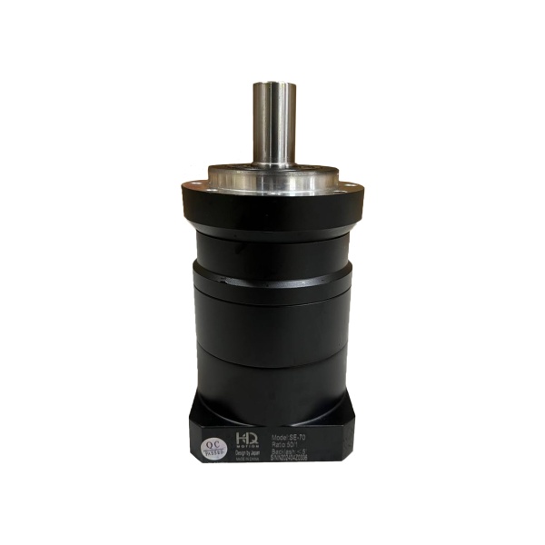 گیربکس 70 خورشیدی سرووموتور HQM اچ کیو ام مدل SE70-050-14 سایز 70 نسبت 1 به 50 شفت ورودی 14 شفت خروجی 16 فلنج گرد مناسب 400 وات 3000 دور (گیربکس سیاره ای) (اورجینال وارداتی)