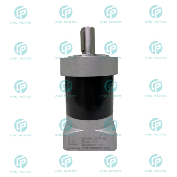 گیربکس 70 خورشیدی سرووموتور HQM اچ کیو ام مدل LE70-040-14 سایز 70 نسبت 1 به 40 شفت ورودی 14 شفت خروجی 16 فلنج گرد مناسب 400 وات 3000 دور (گیربکس سیاره ای) (اورجینال وارداتی)