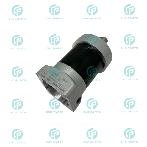 گیربکس 70 خورشیدی سرووموتور HQM اچ کیو ام مدل LE70-040-14 سایز 70 نسبت 1 به 40 شفت ورودی 14 شفت خروجی 16 فلنج گرد مناسب 400 وات 3000 دور (گیربکس سیاره ای) (اورجینال وارداتی)