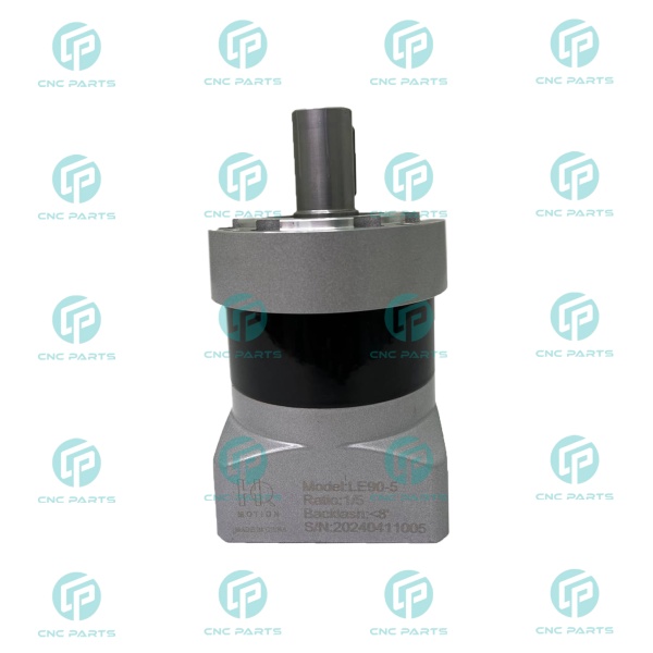 گیربکس 90 خورشیدی سرووموتور HQM اچ کیو ام مدل LE90-005-19 سایز 90 نسبت 1 به 5 شفت ورودی 19 شفت خروجی 22 فلنج گرد مناسب 750 وات 3000 دور (گیربکس سیاره ای) (اورجینال وارداتی)